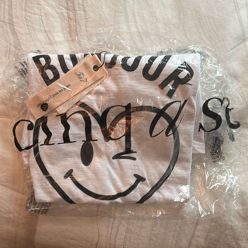 Cinq a sept heart graphic T